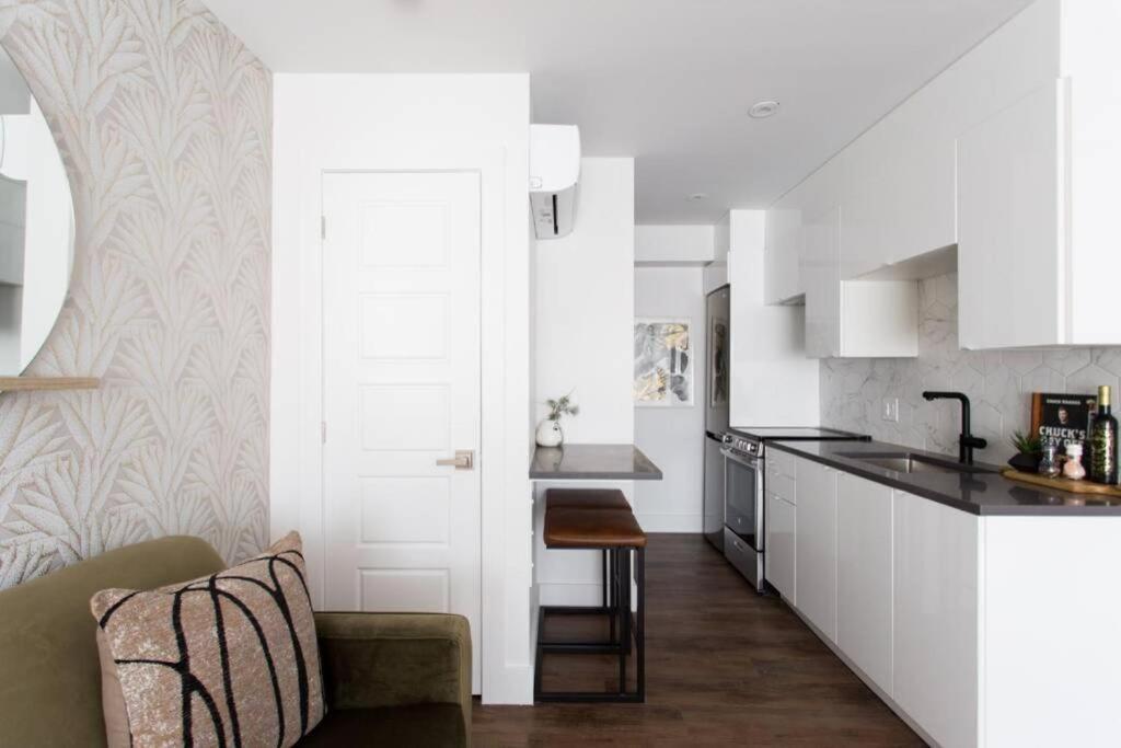 Wonderful Studio In Little Italy With Full Bath By Den Stays Montréal Exterior foto