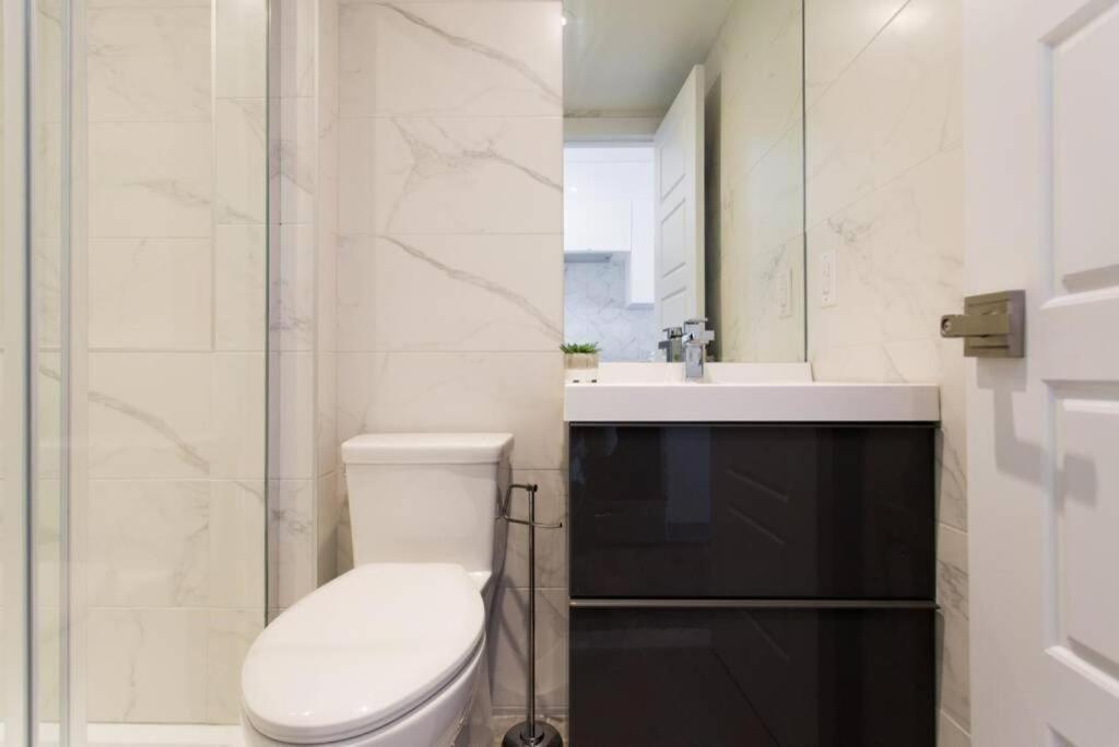 Wonderful Studio In Little Italy With Full Bath By Den Stays Montréal Exterior foto