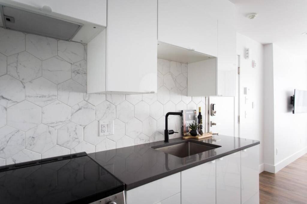 Wonderful Studio In Little Italy With Full Bath By Den Stays Montréal Exterior foto